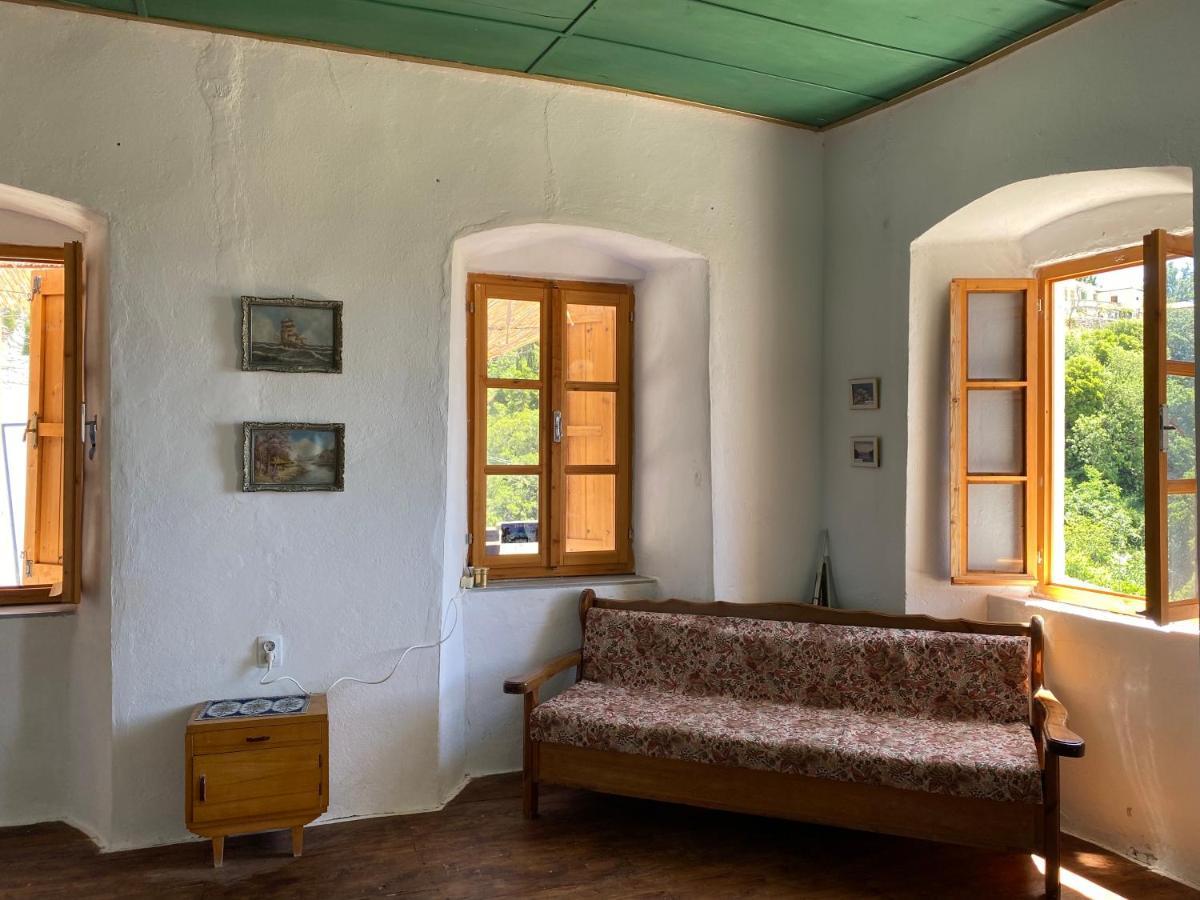 Shotgun Hostel & Guesthouse Vuno Экстерьер фото