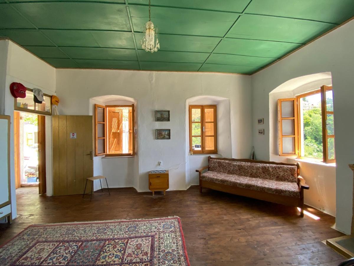 Shotgun Hostel & Guesthouse Vuno Экстерьер фото