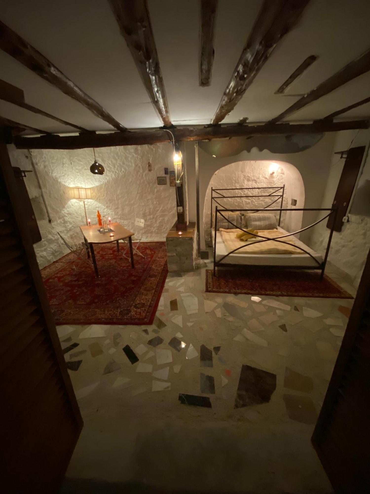 Shotgun Hostel & Guesthouse Vuno Экстерьер фото